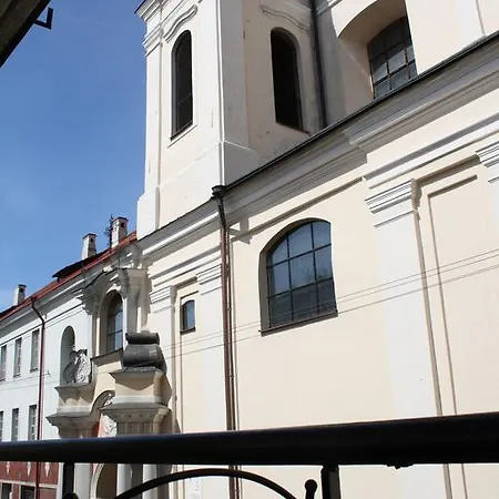 Town Hall Apartment *